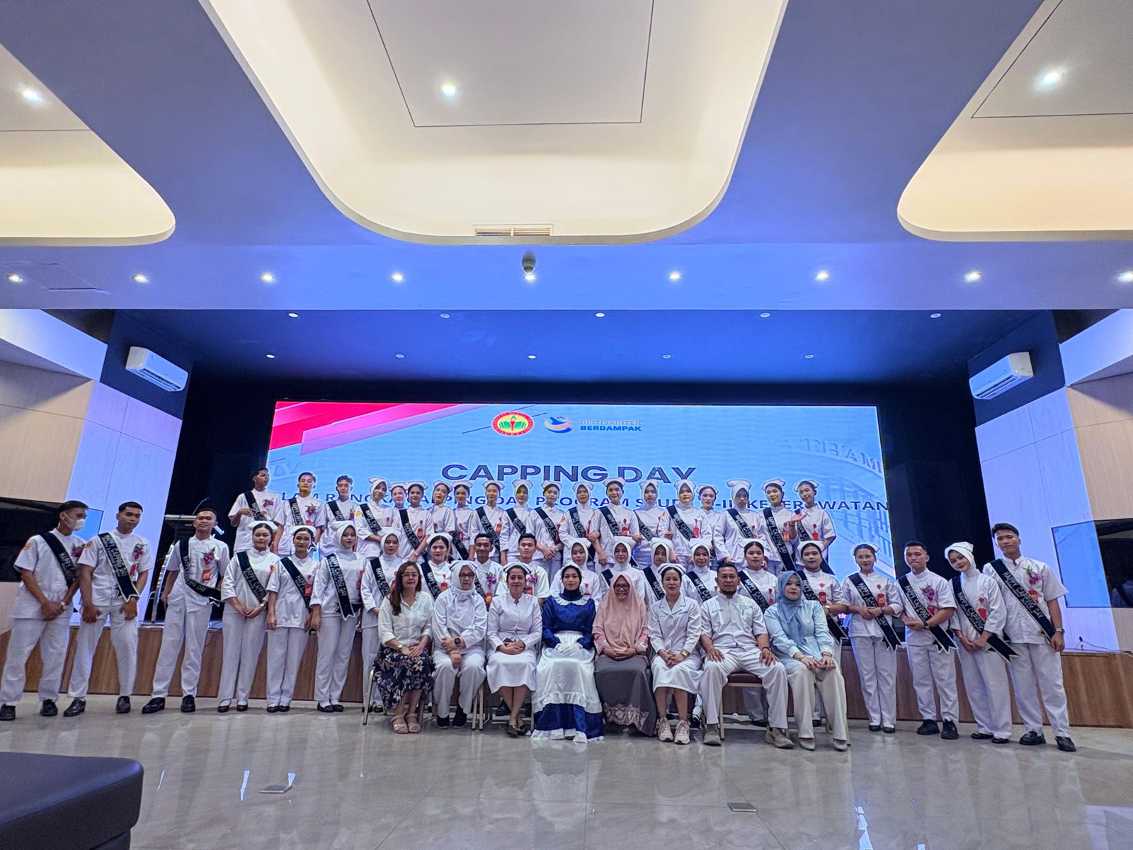 Capping Day Universitas Bunda Thamrin: Saat Mahasiswa Keperawatan Menyematkan Janji Hati untuk Mengabdi